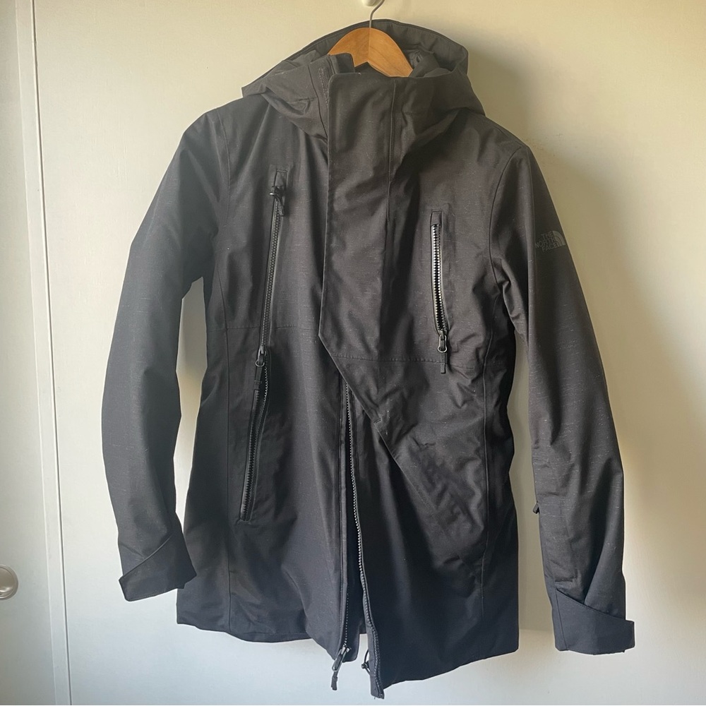 Like new TNF North Face ski snowboard jacket parka